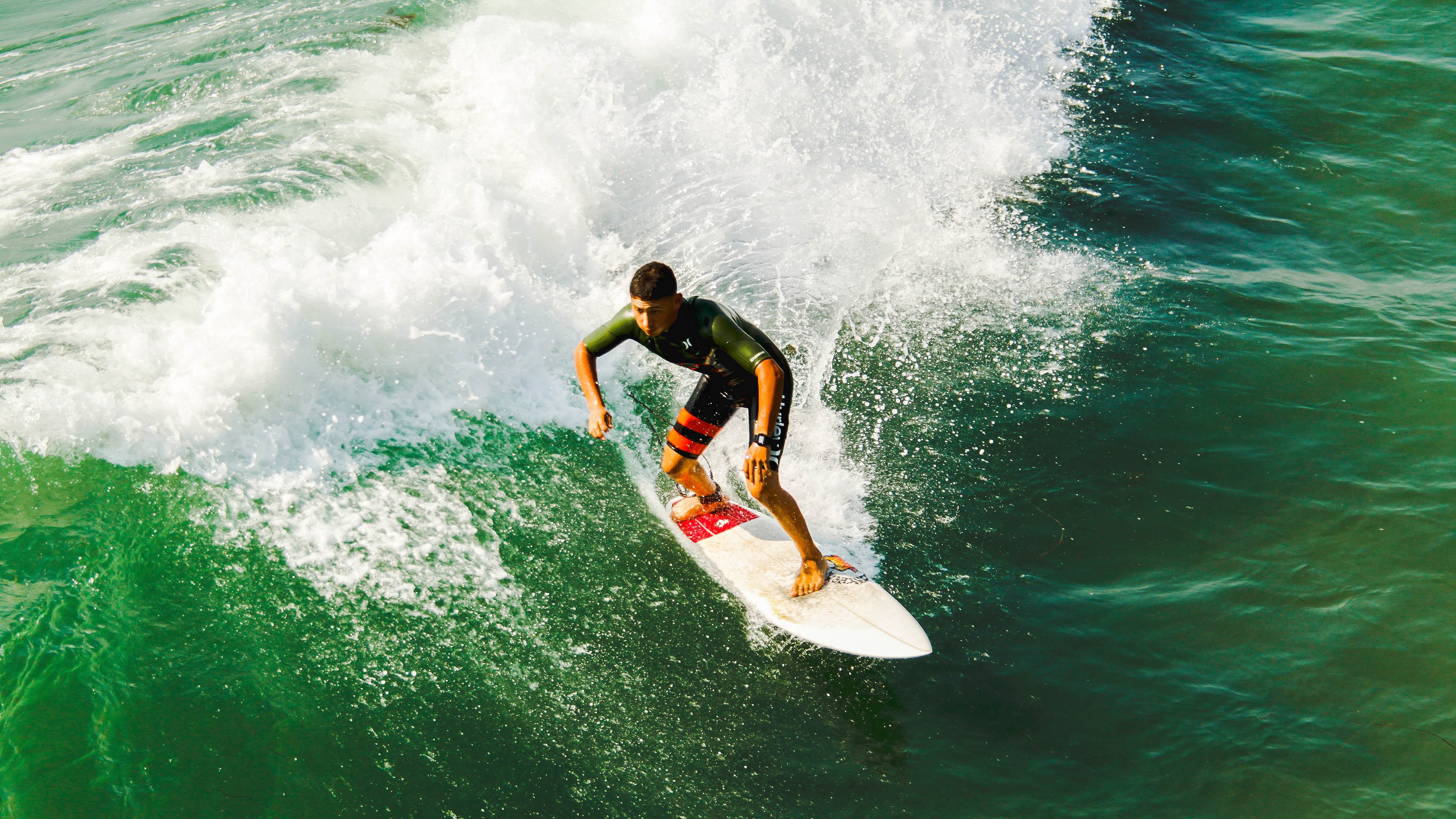凯蒂·莱德基冲线时刻引爆现场欢呼，凯蒂莱德基训练方案